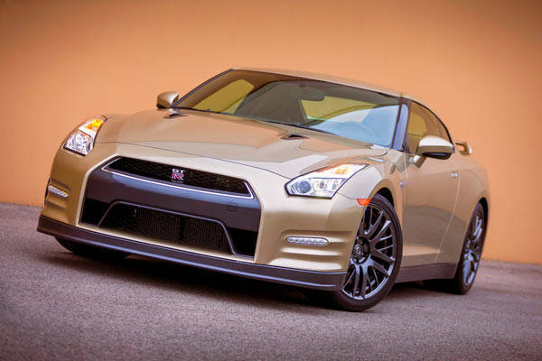 במקום הראשון: ניסאן GT-R במקום הראשון: ניסאן GT-R