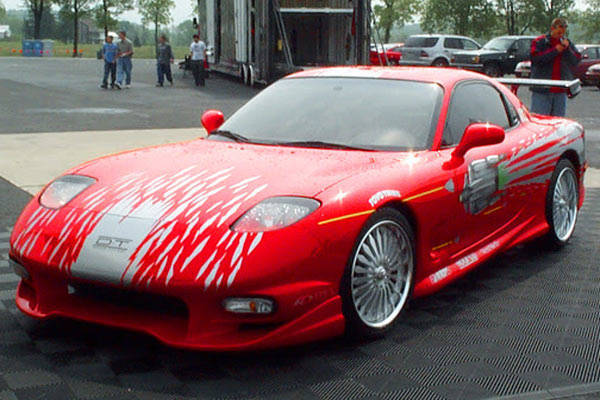 המאזדה RX-7 המפורסמת ממהיר ועצבני המאזדה RX-7 המפורסמת ממהיר ועצבני